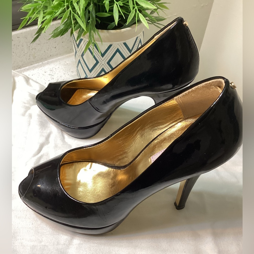 Ted Baker London SVANA 3 Patent Peep Toe Heel